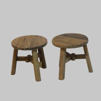 Kleiner, alter Hocker