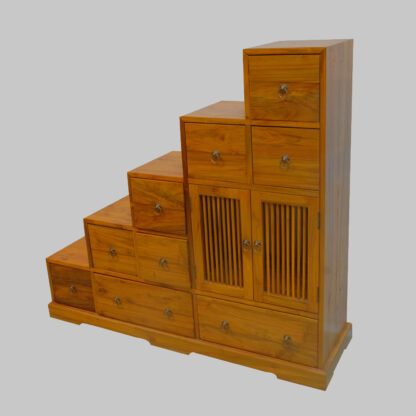 Stufenschrank aus altem Teak, Stufen an linker Seite