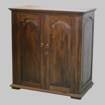 TV-Schrank, geschlossen