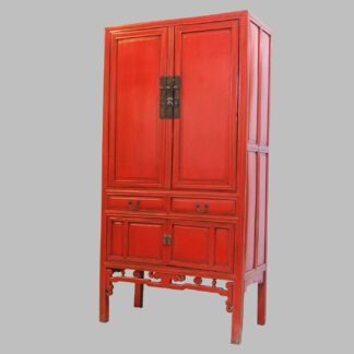 Alter Schrank mit 4 Türen und 2 Schüben