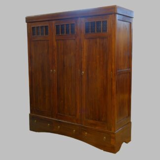 dreitüriger Schrank " PEJAMU "