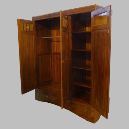 dreitüriger Schrank " PEJAMU " – Bild 2