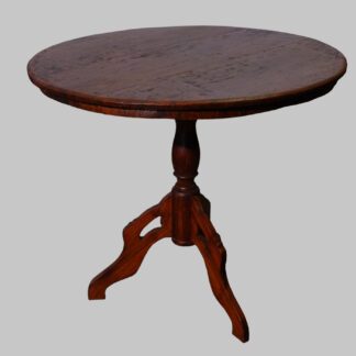 Alter, runder Tisch d103