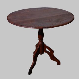 Alter, runder Tisch d104