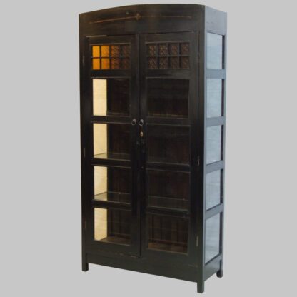 Alter Vitrinenschrank, mit 2 Türen, Kopfteil mit Ornamenten