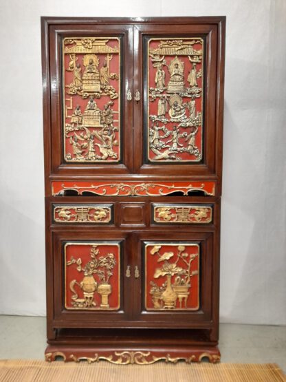 Edler Relief Schrank aus Teakholz "Shēhuá-Gui" / China