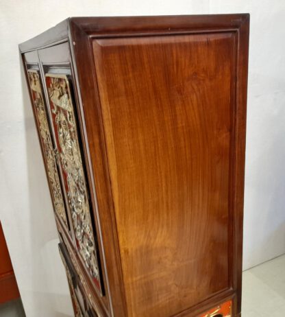 Edler Relief Schrank aus Teakholz "Shēhuá-Gui" / China – Bild 3