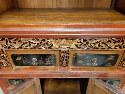 antiker 195 cm Fujian Schrank. Offenes Schnitzwerk, 6 Schubladen, Handmalerei – Bild 4