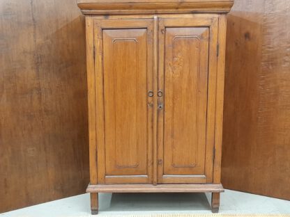 Antiker Teak Schrank 170x110x45