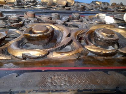 zwei Wandsegmente aus Japan-Tempel , 18 Jhdt.  Blattgold, plastisches Schnitzwerk Lotus – Bild 5