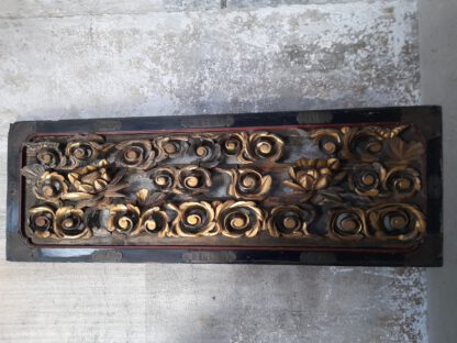 zwei Wandsegmente aus Japan-Tempel , 18 Jhdt.  Blattgold, plastisches Schnitzwerk Lotus – Bild 2
