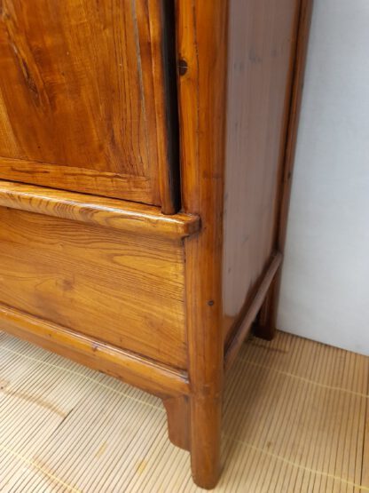 Antiker Asia-Schrank Edelholz Höhe 2 m, "Hochzeitsschrank" Kirsche – Bild 4