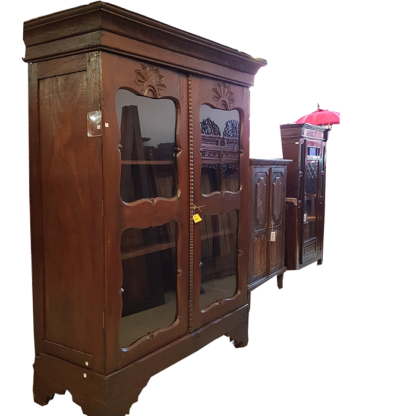 Große antike TEAK Vitrine, zerlegbar, mit one-panel-Seiten