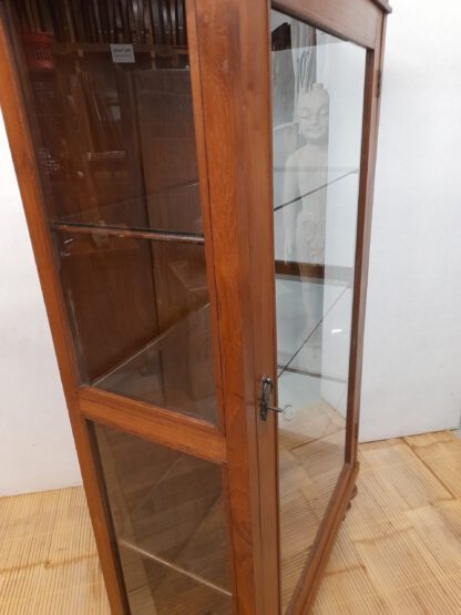 Teak Vitrine - Unikat: antik, beleuchtet, drei Seiten Glas, Art Deco Elemente – Bild 5