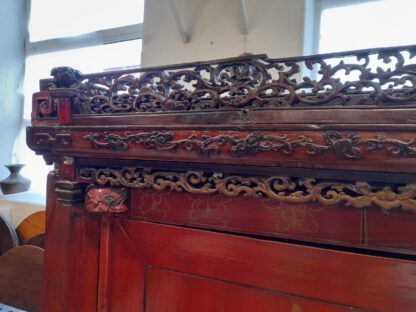 Antiker Hochzeitsschrank mit Krone, Asiaschrank Hartholz – Bild 6