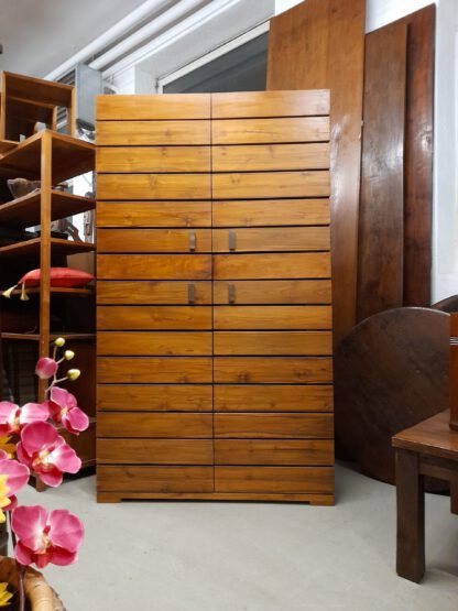 Großer Schrank aus altem Teakholz Minimalstil 210 x 120cm