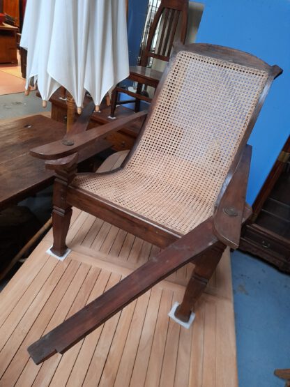 Antique Teak Planter's Chair, /'Lazy Chair'. Teakholz-Liegestuhl – Bild 5
