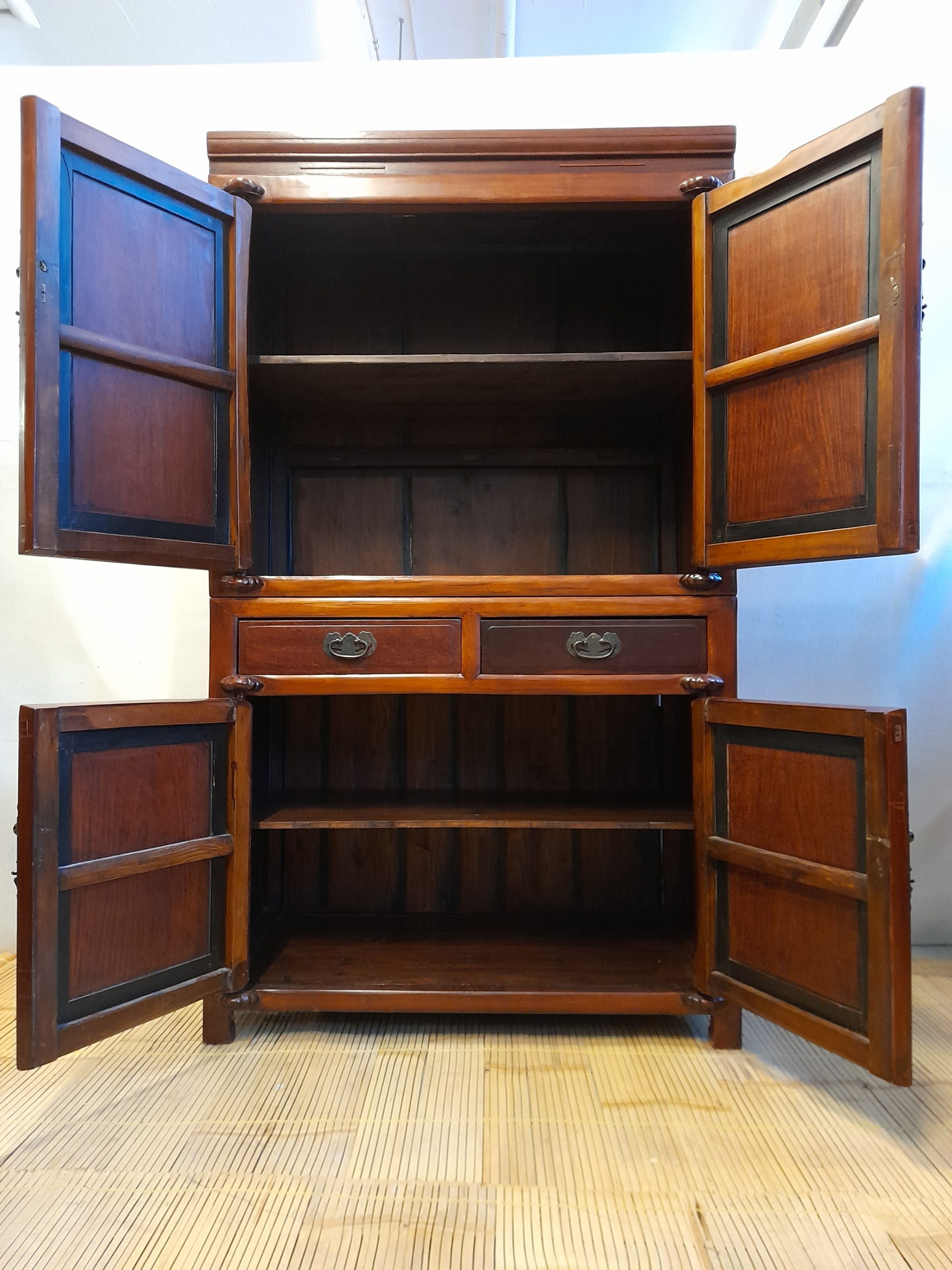 4-türiger antiker Schrank, zweiteilig – Bild 2