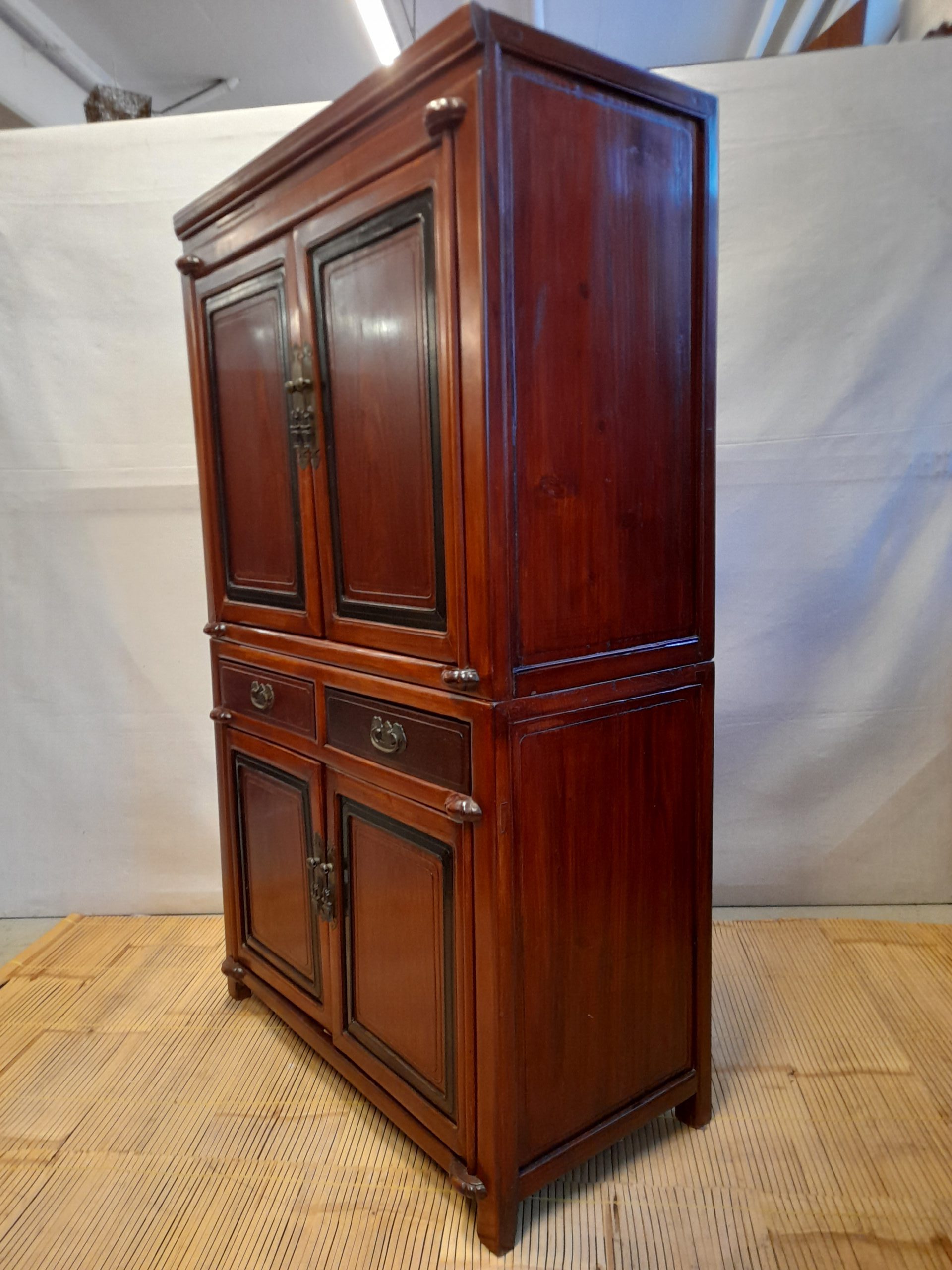 4-türiger antiker Schrank, zweiteilig – Bild 3